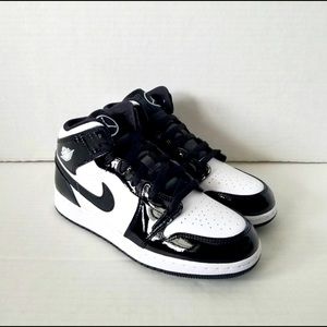 Nike Air Jordan 1 Retro Mid SE “Carbon Fiber” NEW